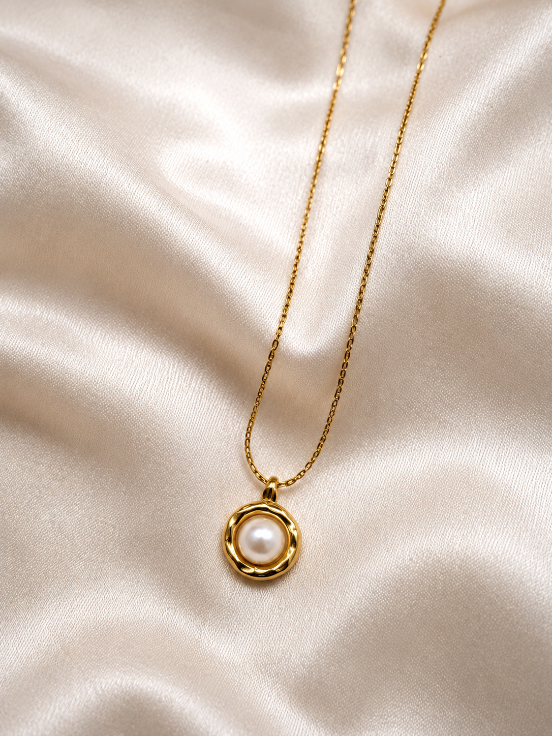 Textured Gold Framed Pearl Pendant Necklace
