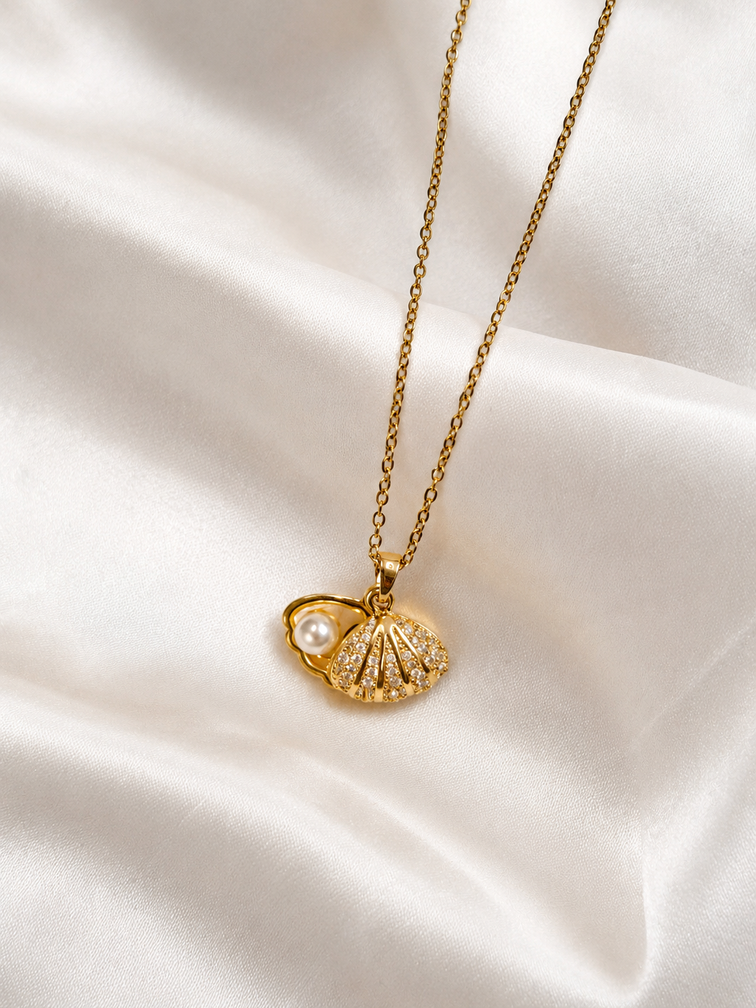 Pearl in Shell Crystal Pendant Necklace