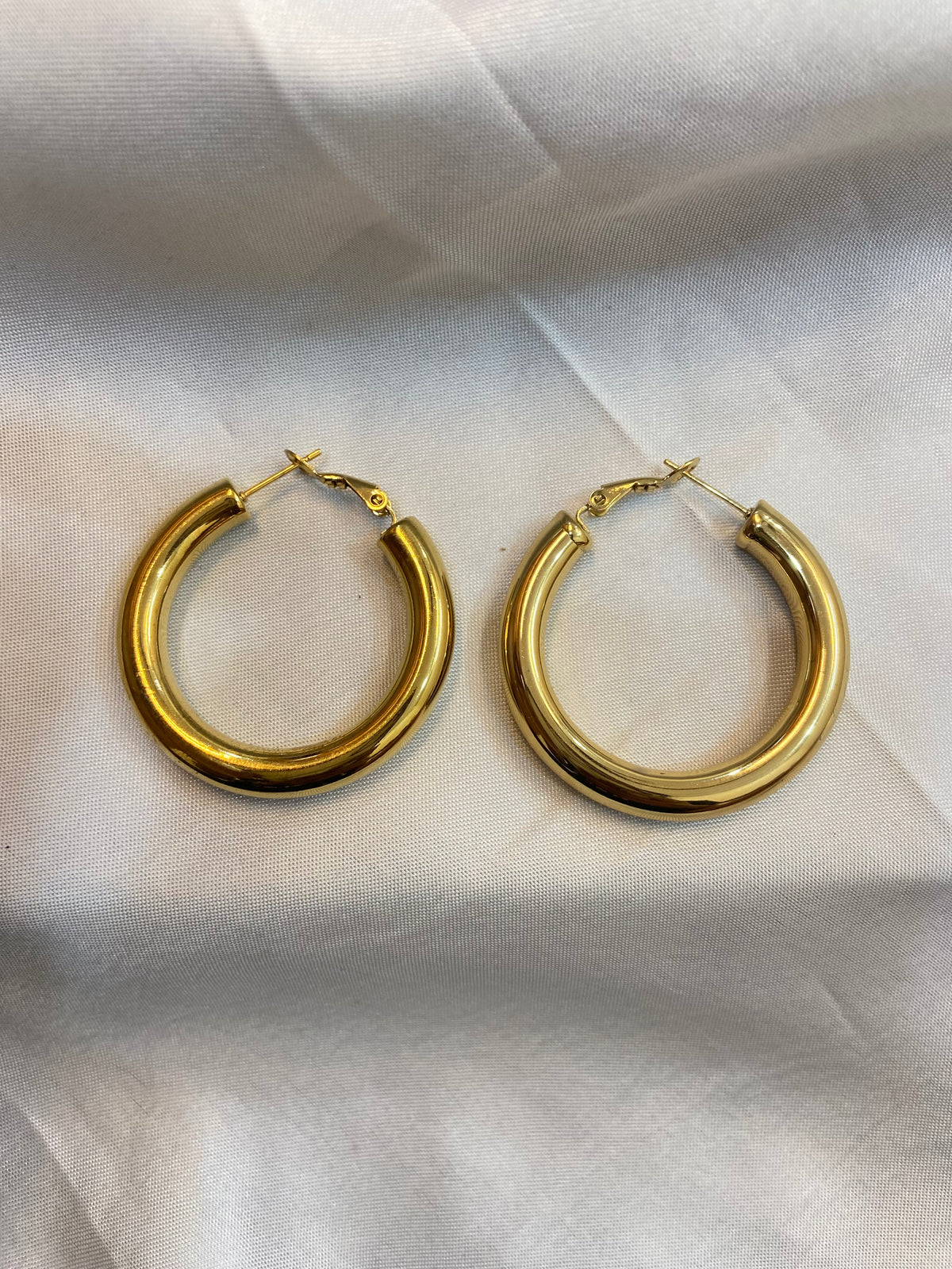 Simple circular hoop Earing