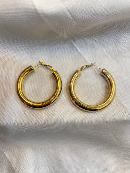 Simple circular hoop Earing